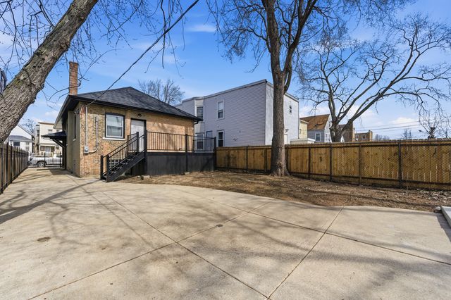 4833 W Potomac Avenue, Chicago, IL 60651
