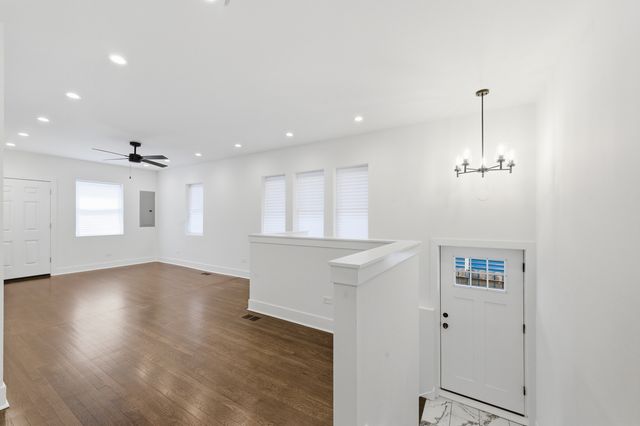 4833 W Potomac Avenue, Chicago, IL 60651