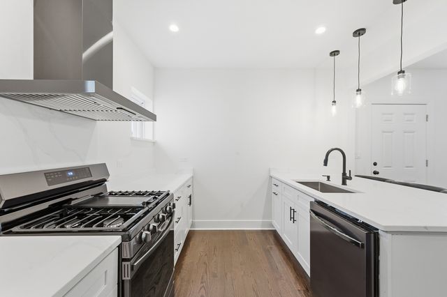 4833 W Potomac Avenue, Chicago, IL 60651