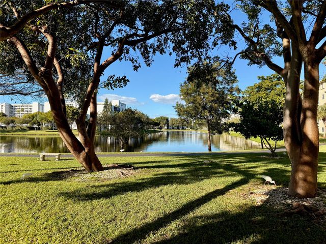 2112 S Cypress Bend Dr 508, Pompano Beach, FL 33069