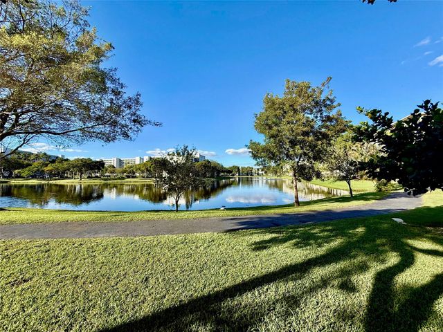 2112 S Cypress Bend Dr 508, Pompano Beach, FL 33069