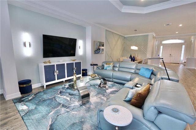 8337 Promoso CT, Naples, FL 34114