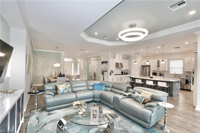 8337 Promoso CT, Naples, FL 34114