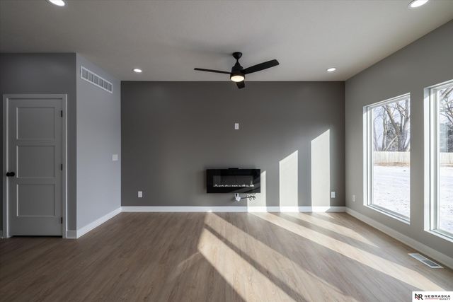 5517 N 52 Street, Omaha, NE 68104