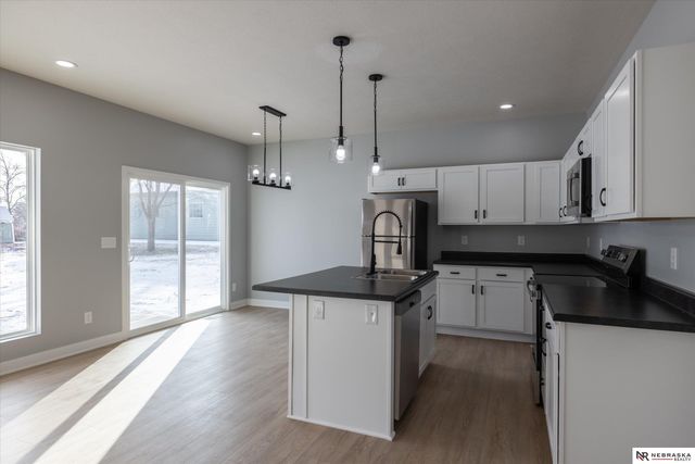 5517 N 52 Street, Omaha, NE 68104