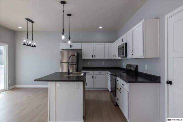 5517 N 52 Street, Omaha, NE 68104