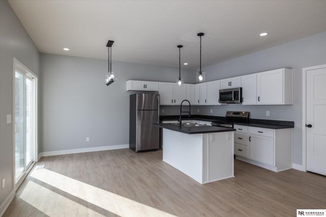 5517 N 52 Street, Omaha, NE 68104