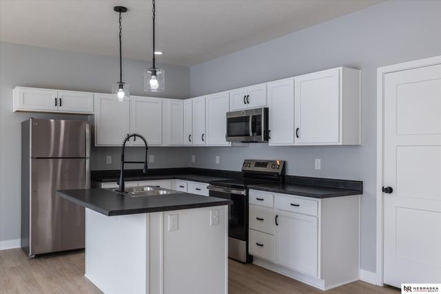 5517 N 52 Street, Omaha, NE 68104