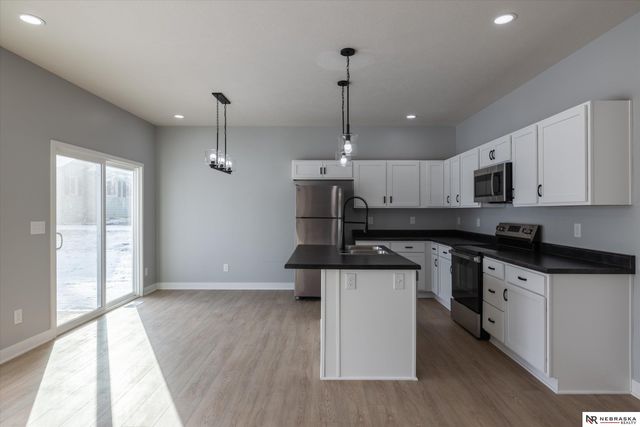 5517 N 52 Street, Omaha, NE 68104