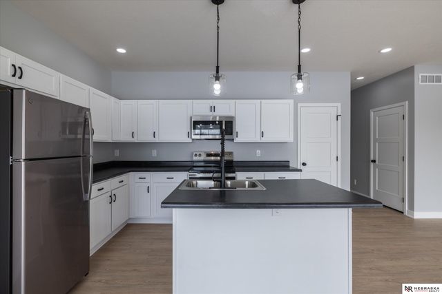 5517 N 52 Street, Omaha, NE 68104