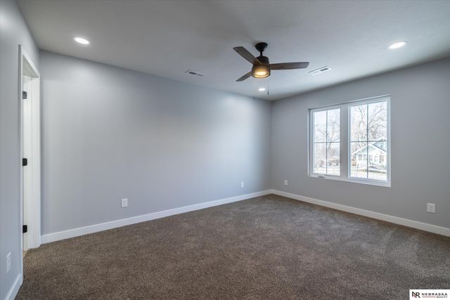 5517 N 52 Street, Omaha, NE 68104