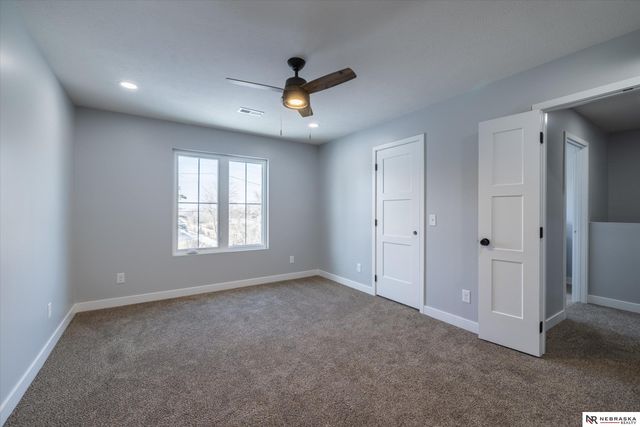 5517 N 52 Street, Omaha, NE 68104