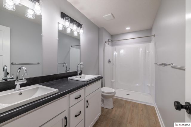 5517 N 52 Street, Omaha, NE 68104