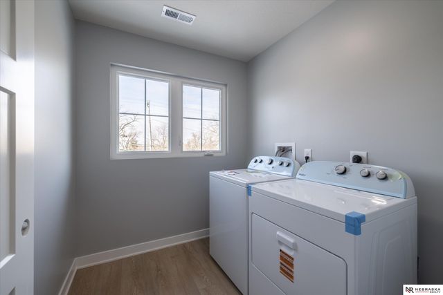 5517 N 52 Street, Omaha, NE 68104