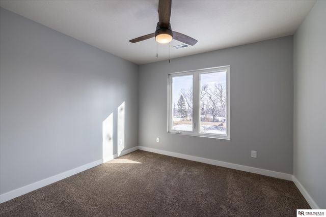 5517 N 52 Street, Omaha, NE 68104