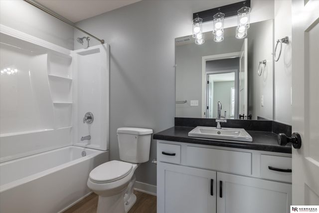 5517 N 52 Street, Omaha, NE 68104