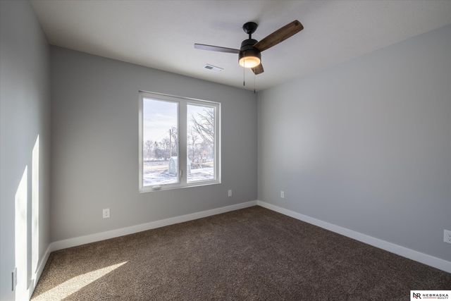 5517 N 52 Street, Omaha, NE 68104