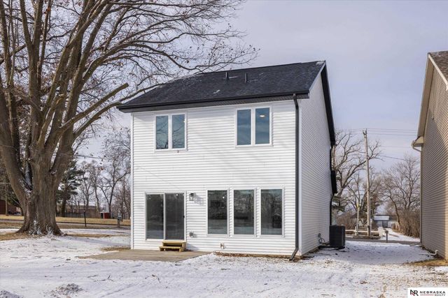 5517 N 52 Street, Omaha, NE 68104