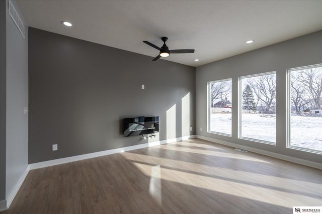 5517 N 52 Street, Omaha, NE 68104