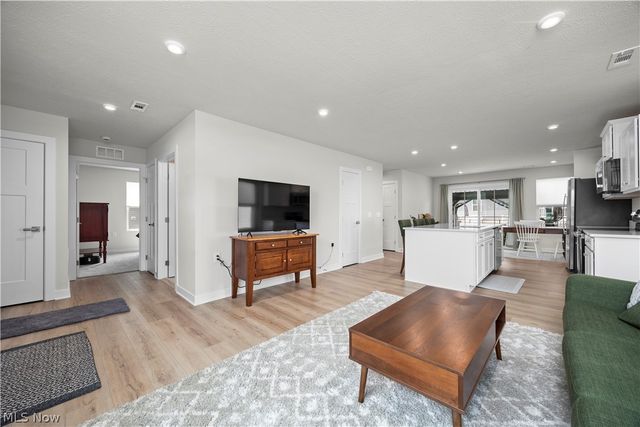 639 Apple Ridge Drive, Elyria, OH 44035