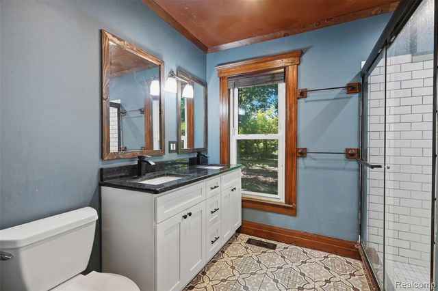 8880 Cedar Lake Road, Pinckney, MI 48169