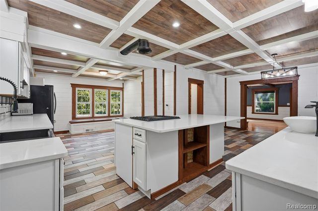 8880 Cedar Lake Road, Pinckney, MI 48169