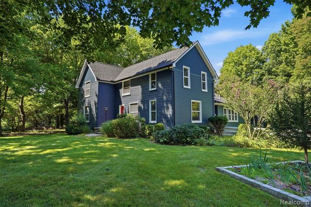 8880 Cedar Lake Road, Pinckney, MI 48169