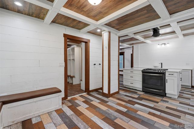 8880 Cedar Lake Road, Pinckney, MI 48169