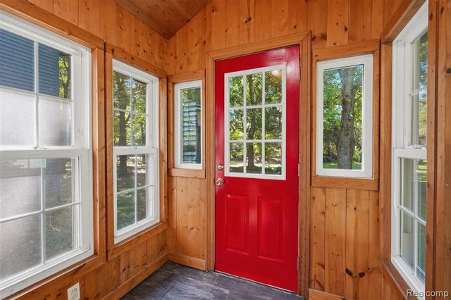 8880 Cedar Lake Road, Pinckney, MI 48169