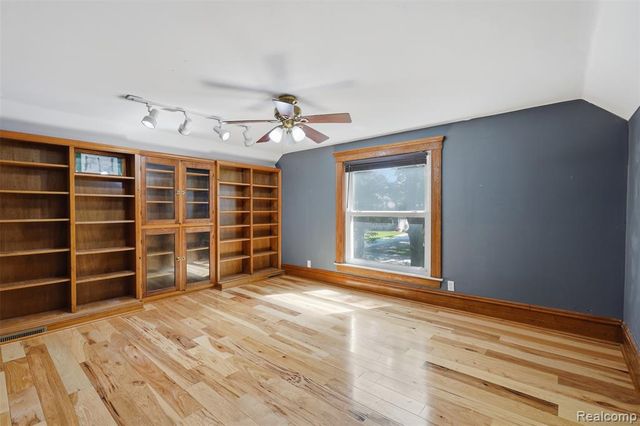 8880 Cedar Lake Road, Pinckney, MI 48169