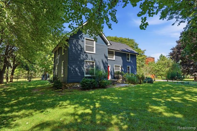 8880 Cedar Lake Road, Pinckney, MI 48169