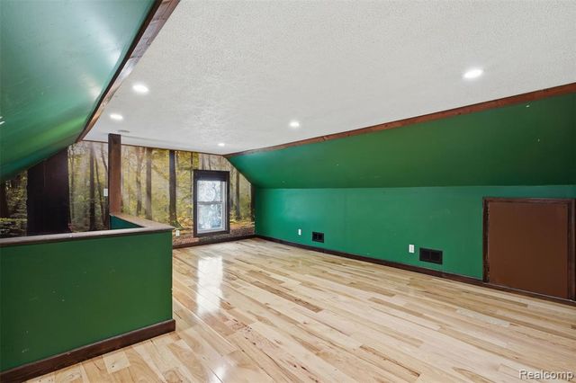 8880 Cedar Lake Road, Pinckney, MI 48169