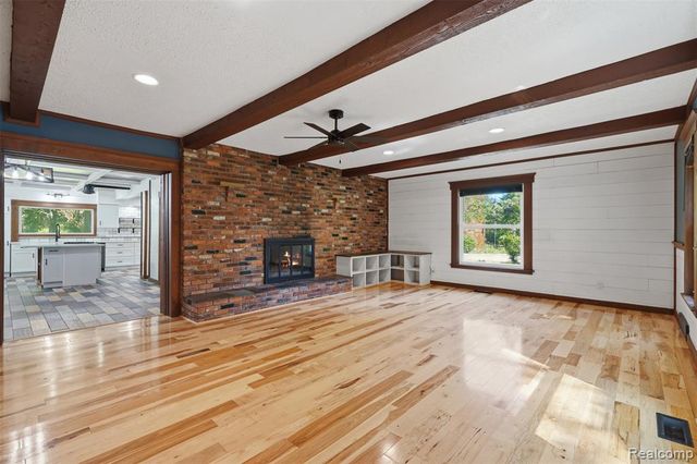 8880 Cedar Lake Road, Pinckney, MI 48169