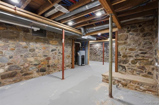8880 Cedar Lake Road, Pinckney, MI 48169