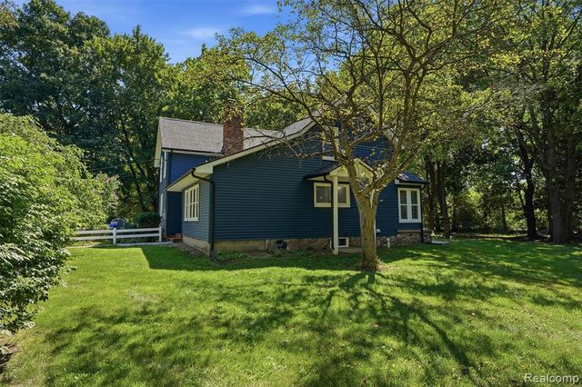 8880 Cedar Lake Road, Pinckney, MI 48169