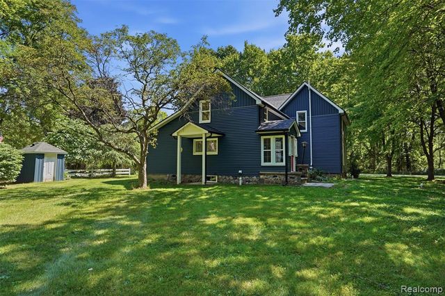 8880 Cedar Lake Road, Pinckney, MI 48169
