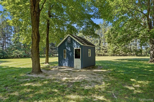 8880 Cedar Lake Road, Pinckney, MI 48169