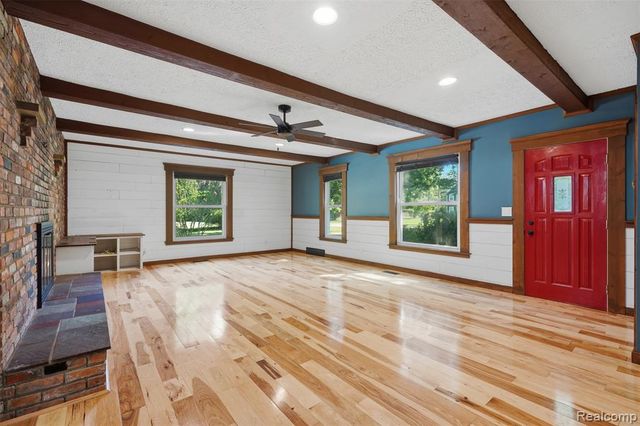 8880 Cedar Lake Road, Pinckney, MI 48169