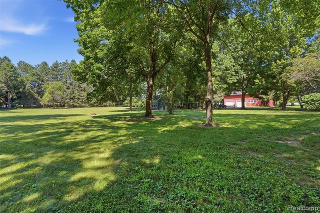 8880 Cedar Lake Road, Pinckney, MI 48169