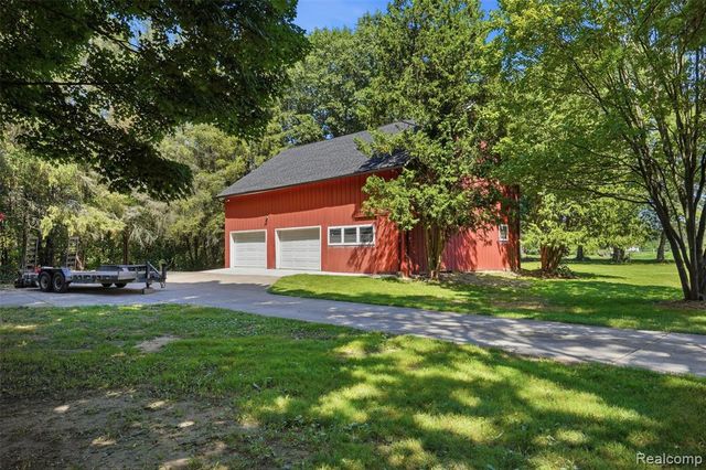 8880 Cedar Lake Road, Pinckney, MI 48169