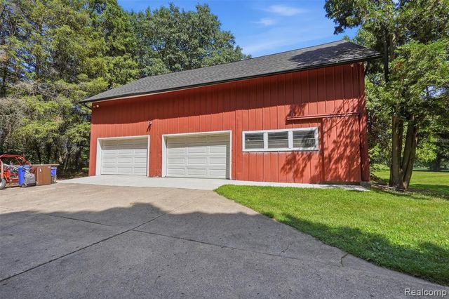 8880 Cedar Lake Road, Pinckney, MI 48169