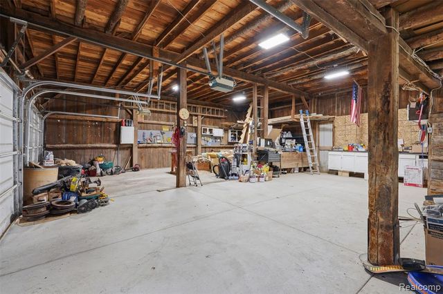 8880 Cedar Lake Road, Pinckney, MI 48169