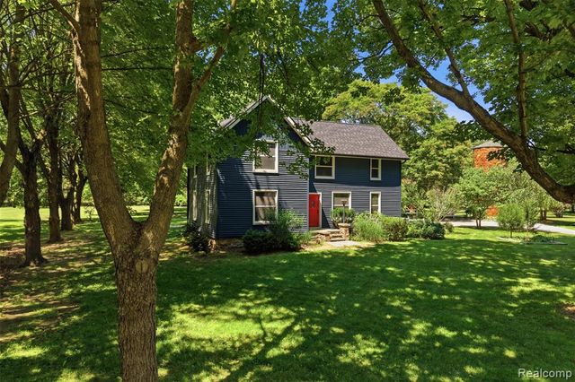 8880 Cedar Lake Road, Pinckney, MI 48169