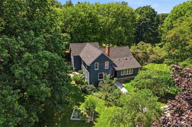 8880 Cedar Lake Road, Pinckney, MI 48169