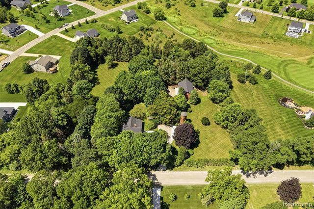 8880 Cedar Lake Road, Pinckney, MI 48169