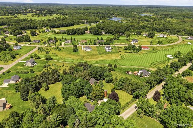 8880 Cedar Lake Road, Pinckney, MI 48169