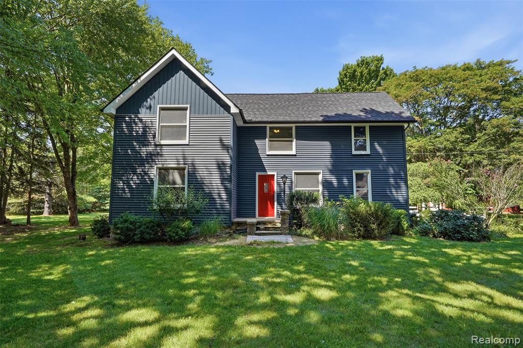 8880 Cedar Lake Road, Pinckney, MI 48169