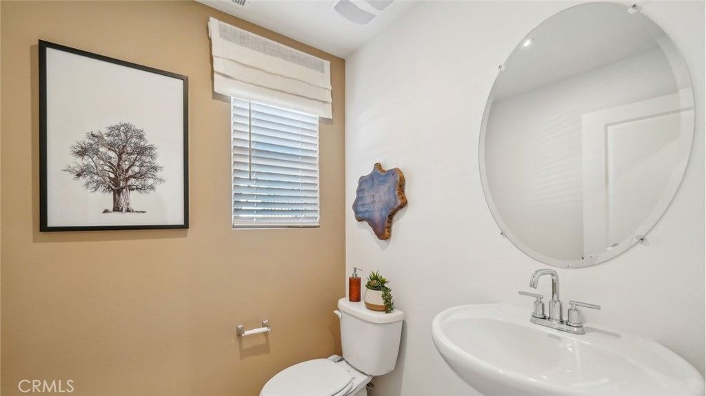 Image 10 of property listing at 16119 Lumia Way, Fontana, CA 92336
