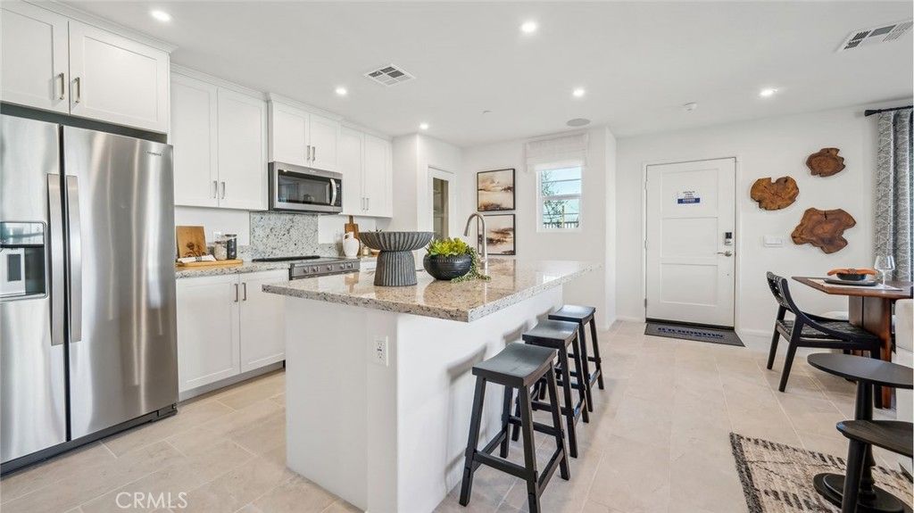 Image 7 of property listing at 16119 Lumia Way, Fontana, CA 92336