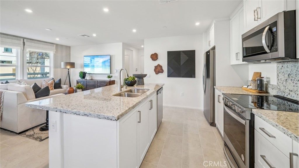 Image 9 of property listing at 16119 Lumia Way, Fontana, CA 92336